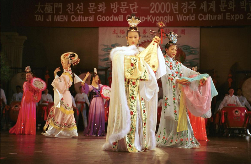 <b>2000 Korea Culture Exchanges</b><br>Gyeongju