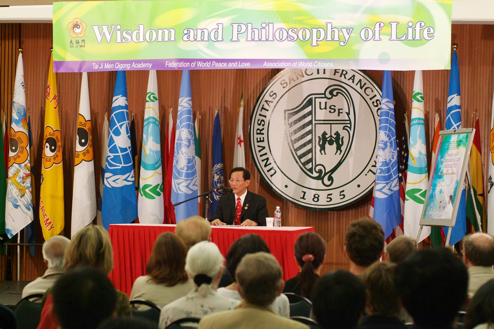 <b>Seminars, Forums & Conferences</b><br>Mayor Tom Bates of the City of Berkeley proclaimed August 5, 2005, as the Federation of World Peace and Love Day in the city of Berkeley, in recognition of Dr. Hong's great devotion to leading FOWPAL to promote peace and love for all humanity. A representative of the Mayor presented the Certificate to Dr. Hong. 
<br>	Aug. 2005, USF, San Francisco
